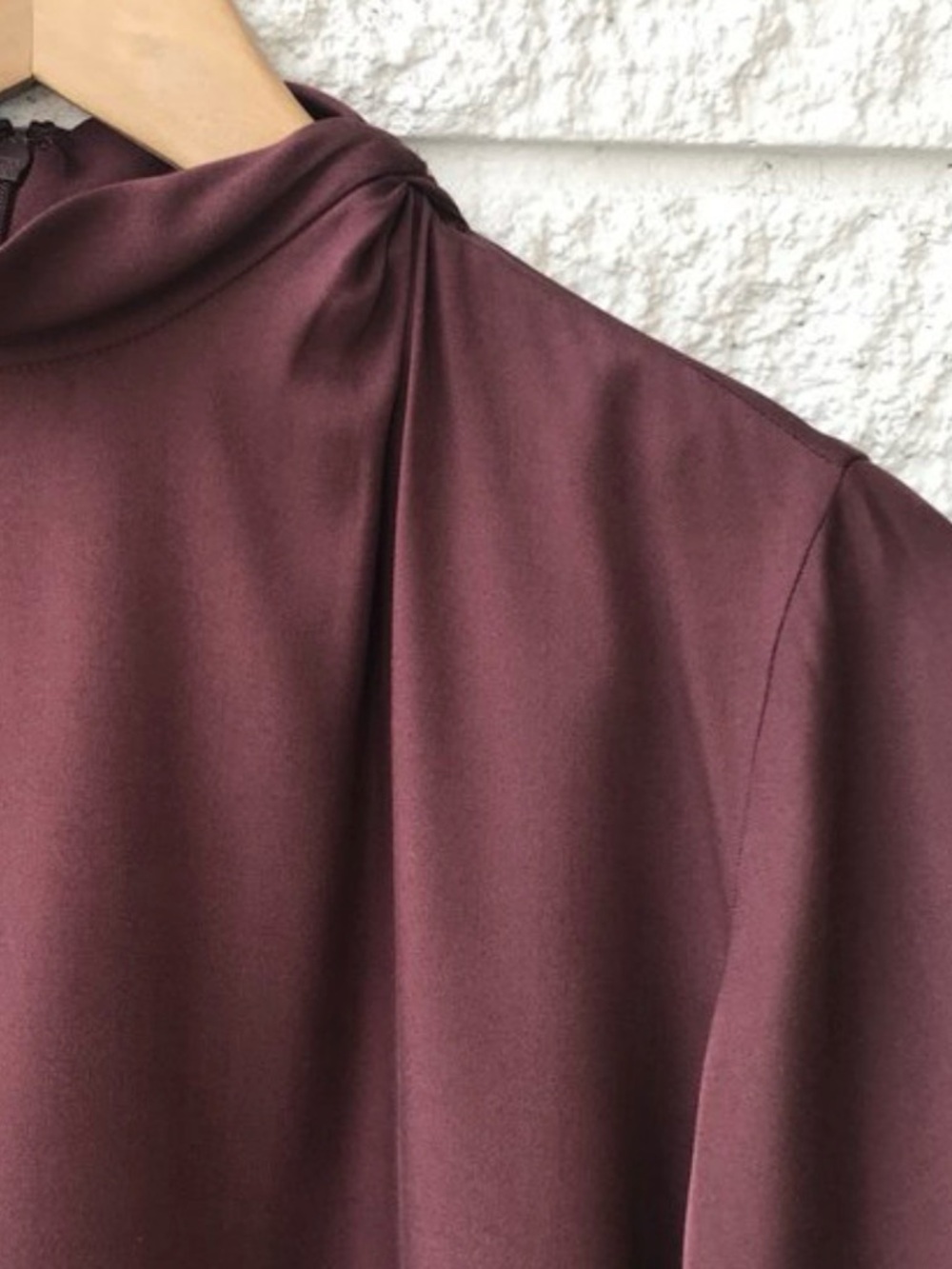 Vince silk blend Burgundy Mock Neck Flutter Sleeve Blouse xl - Picture 3 of 9